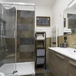 Rosa Homes The Red - Cozy 2 Bedrooms Historic Center, Aquarium 公寓 *