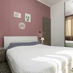 Rosa Homes The Red - Cozy 2 Bedrooms Historic Center, Aquarium Апартаменты Генуя