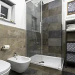 Апартаменты Rosa Homes The Red - Cozy 2 Bedrooms Historic Center, Aquarium