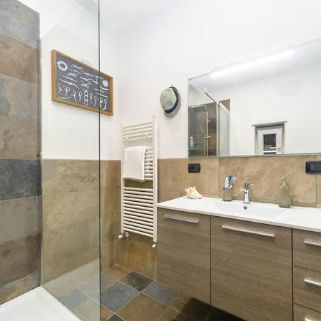 Rosa Homes The Red - Centro Storico, Acquario, Porto Antico Apartment *