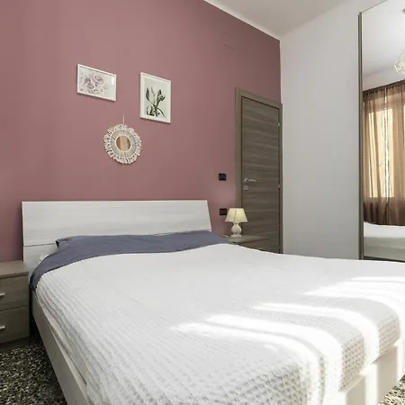 Rosa Homes The Red - Cozy 2 Bedrooms Historic Center, Aquarium * Genua