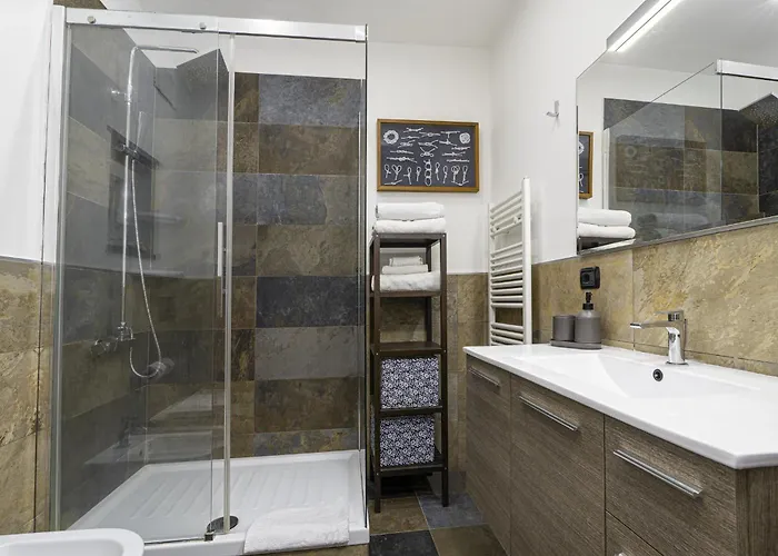 Rosa Homes The Red - Cozy 2 Bedrooms Historic Center, Aquarium Daire *