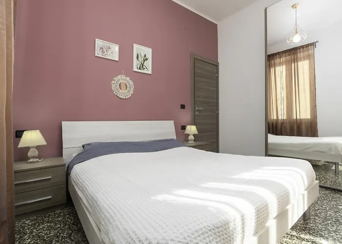 Rosa Homes The Red - Cozy 2 Bedrooms Historic Center, Aquarium Daire Cenova