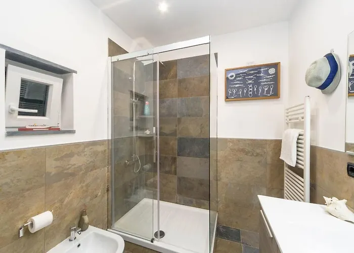 Daire Rosa Homes The Red - Cozy 2 Bedrooms Historic Center, Aquarium Cenova