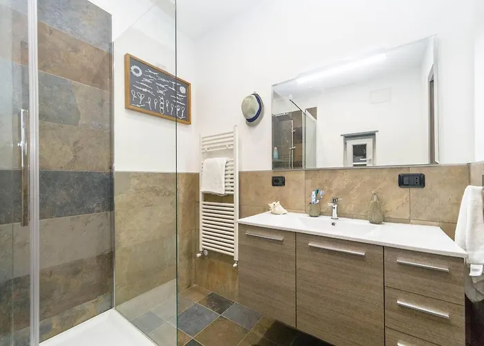 Rosa Homes The Red - Cozy 2 Bedrooms Historic Center, Aquarium Daire *